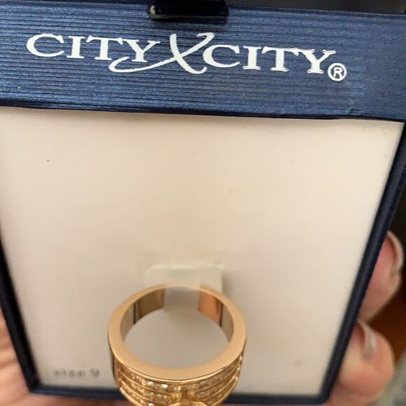 COPY - Size 7 goldtone ring - Picture 2 of 3